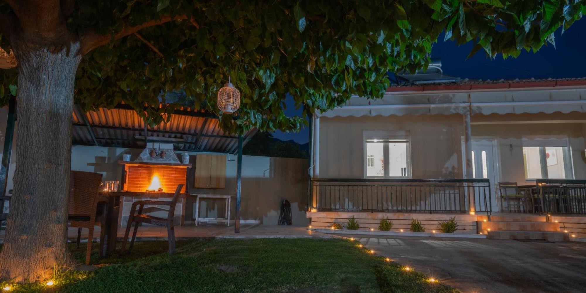 Roots House Pozar Piperies