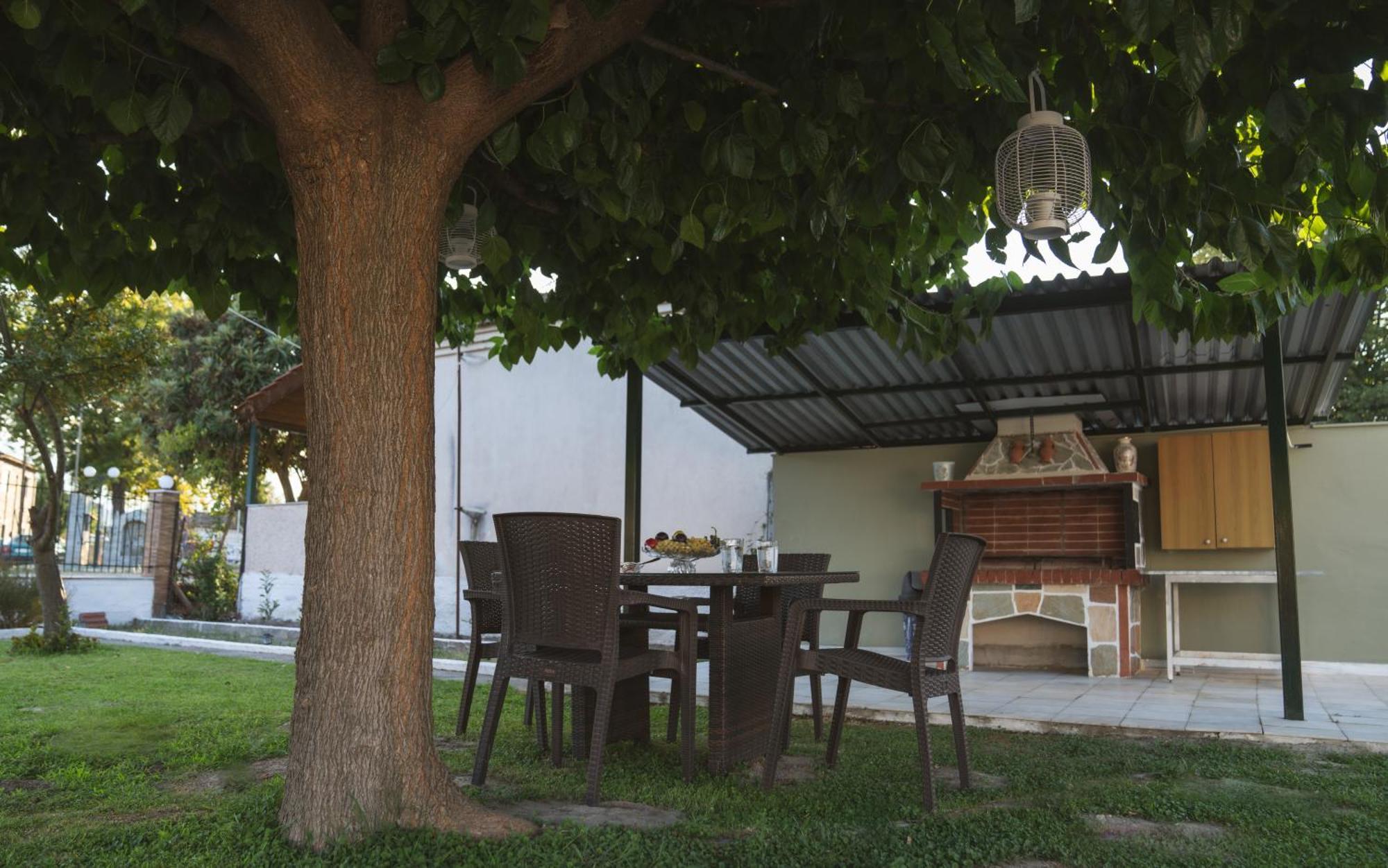 Roots House Pozar * Piperies
