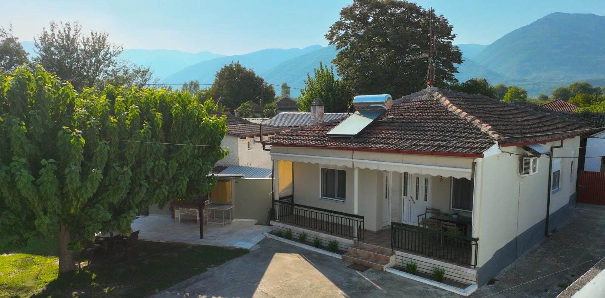 Roots House Pozar Holiday home *