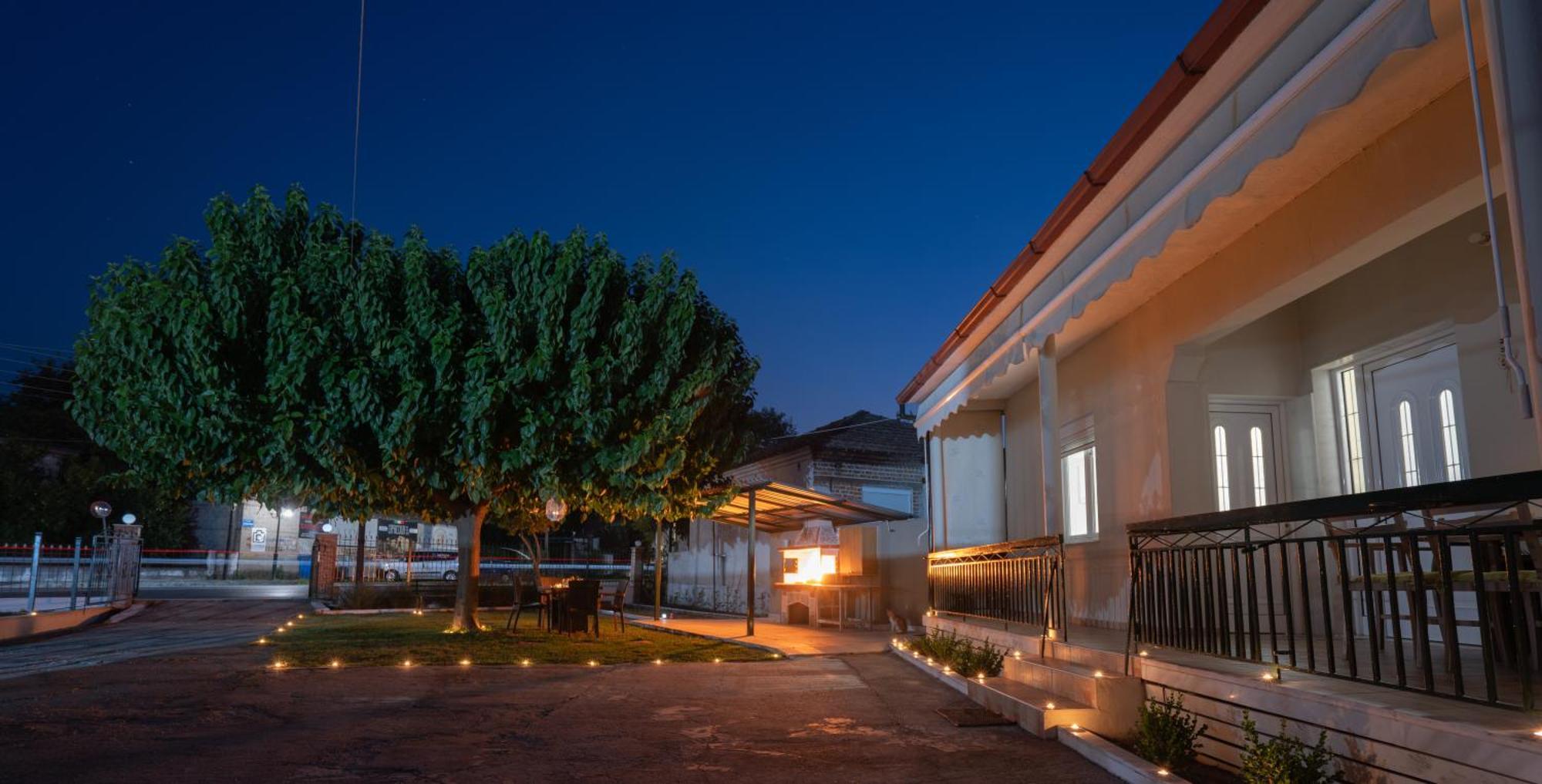 Roots House Pozar *